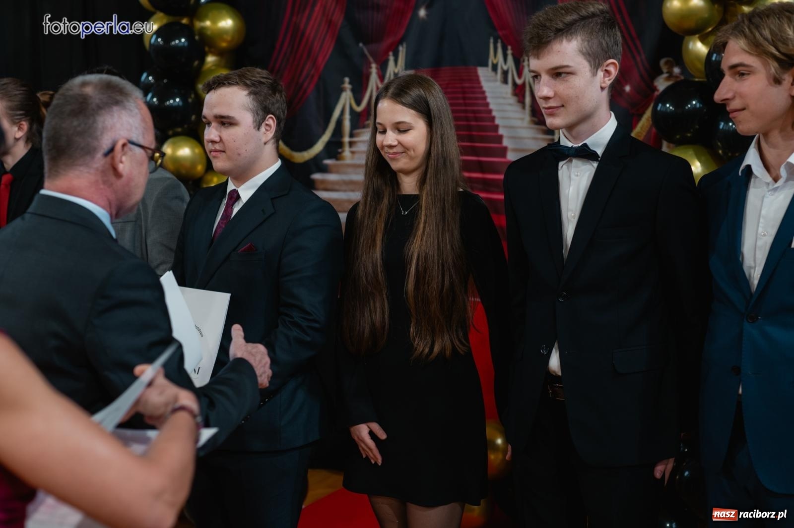 Zdjęcie w galerii na portalu naszraciborz.pl: II LO żegna swoich maturzystów. Są gotowi do podboju świata wiadomości z regionu