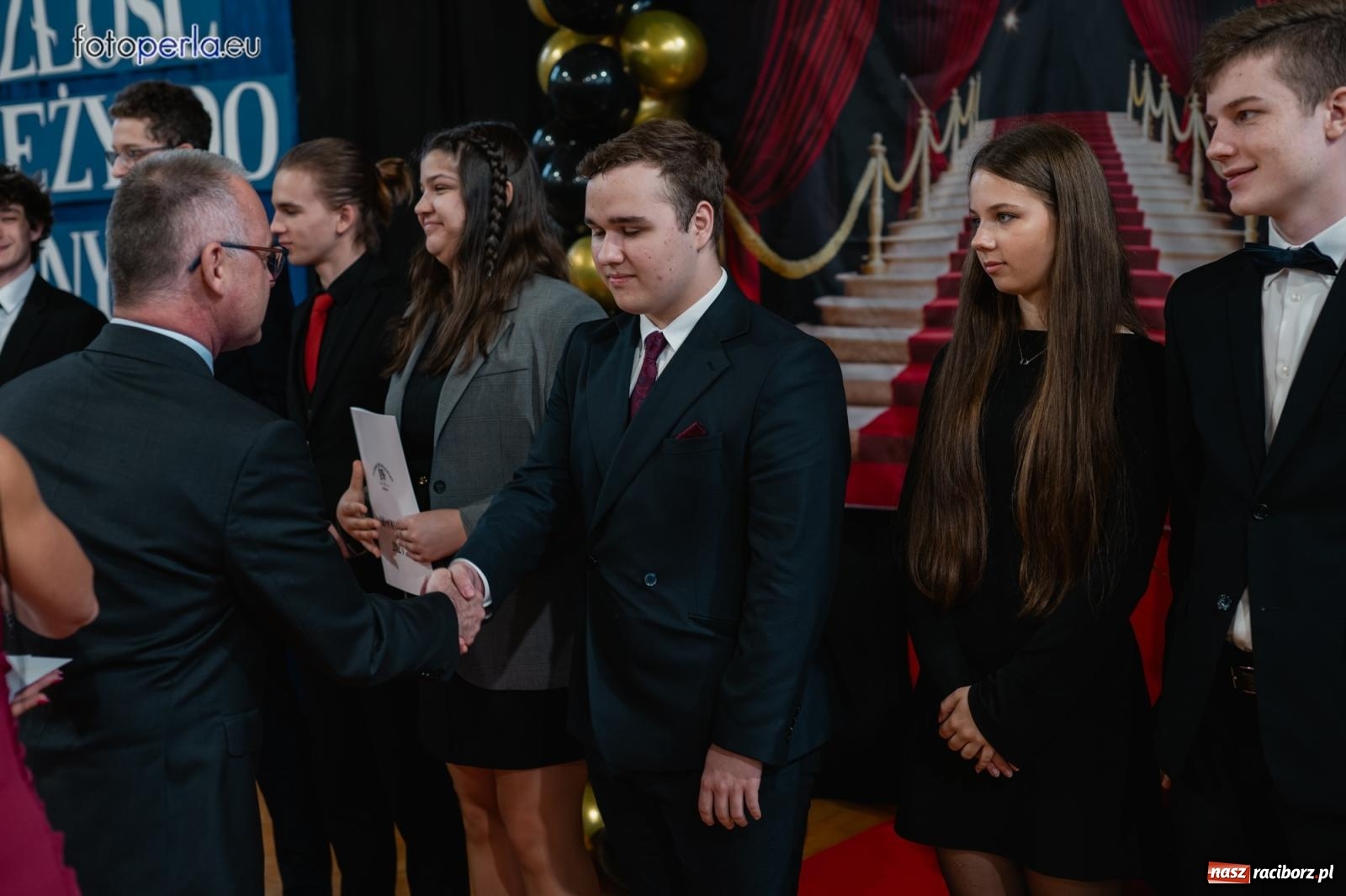 Zdjęcie w galerii na portalu naszraciborz.pl: II LO żegna swoich maturzystów. Są gotowi do podboju świata wiadomości z regionu