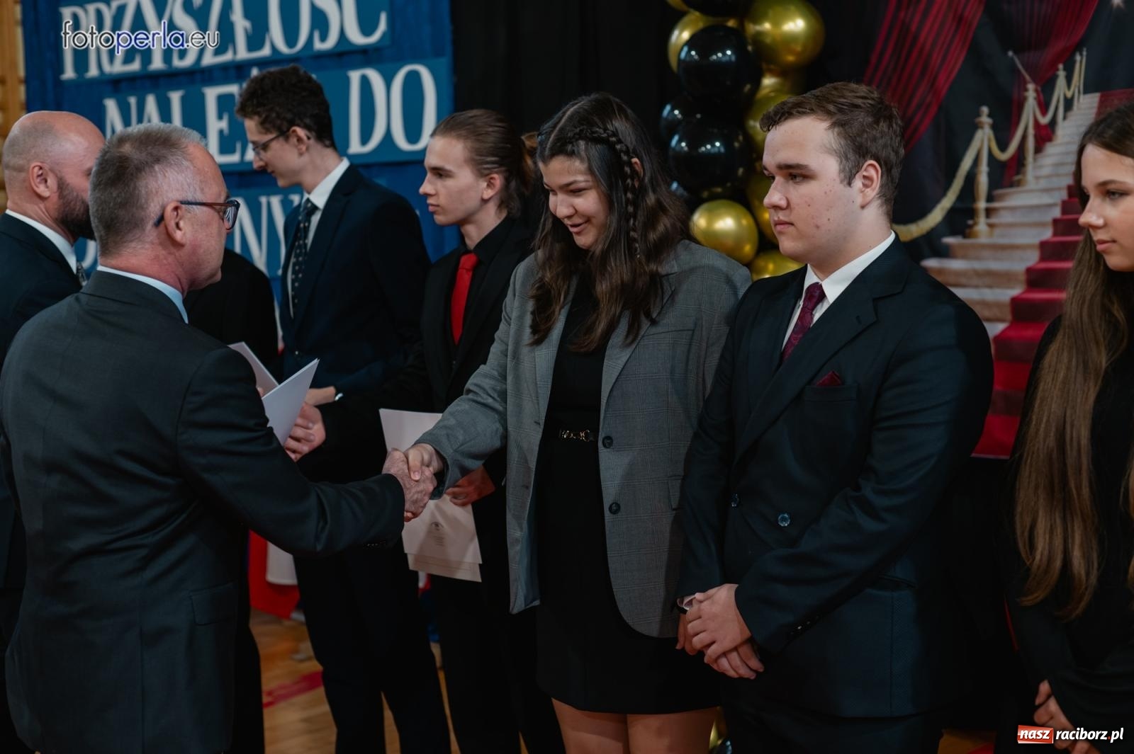 Zdjęcie w galerii na portalu naszraciborz.pl: II LO żegna swoich maturzystów. Są gotowi do podboju świata wiadomości z regionu