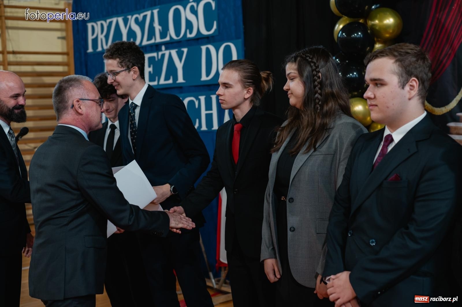 Zdjęcie w galerii na portalu naszraciborz.pl: II LO żegna swoich maturzystów. Są gotowi do podboju świata wiadomości z regionu