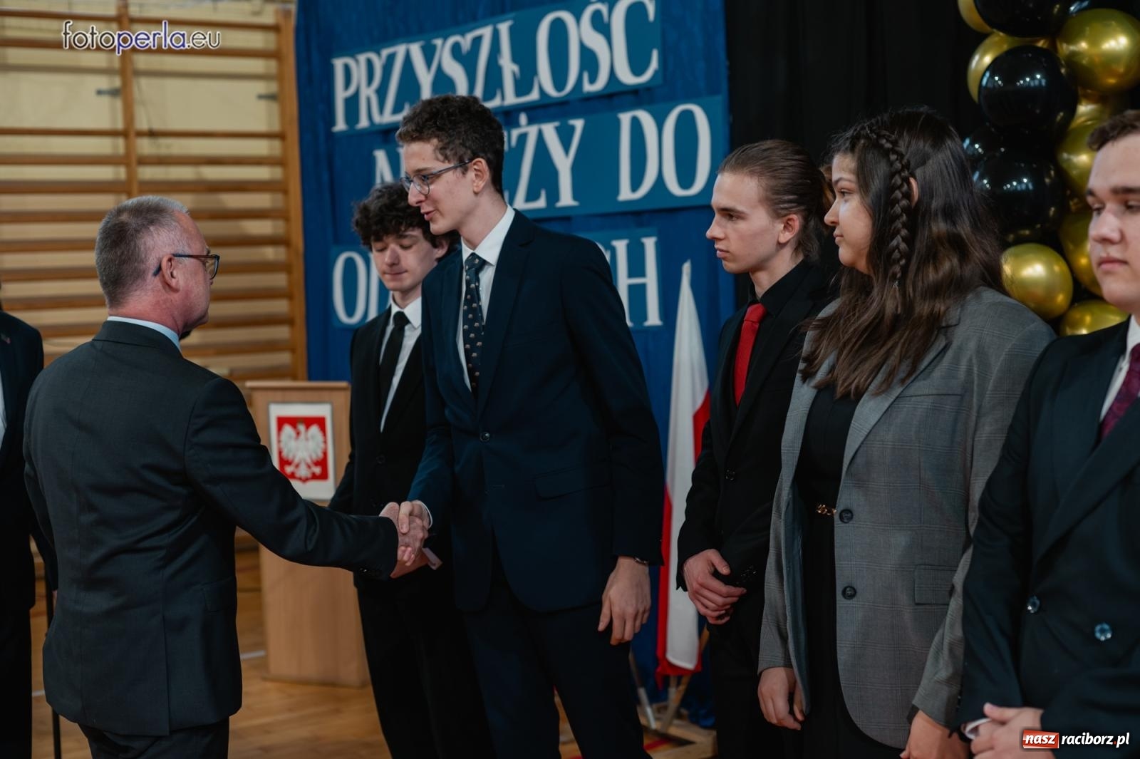 Zdjęcie w galerii na portalu naszraciborz.pl: II LO żegna swoich maturzystów. Są gotowi do podboju świata wiadomości z regionu