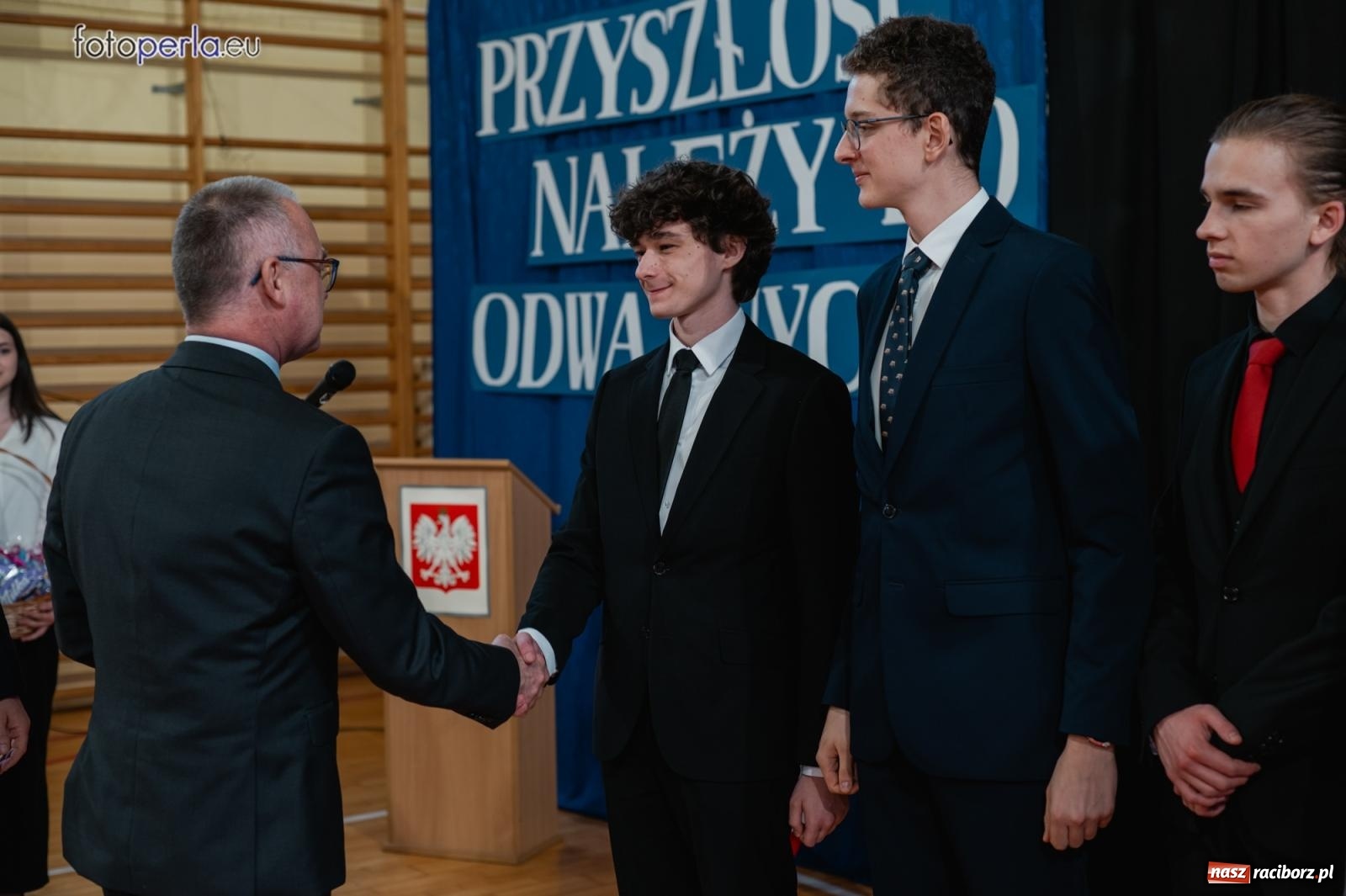 Zdjęcie w galerii na portalu naszraciborz.pl: II LO żegna swoich maturzystów. Są gotowi do podboju świata wiadomości z regionu