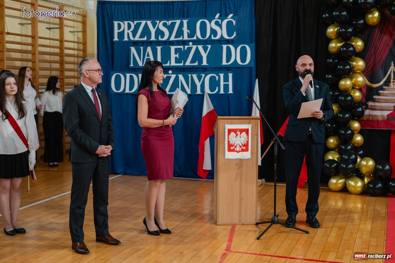 Zdjęcie w galerii na portalu naszraciborz.pl: II LO żegna swoich maturzystów. Są gotowi do podboju świata wiadomości z regionu