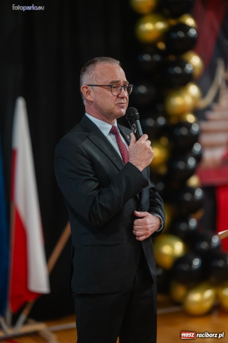 Zdjęcie w galerii na portalu naszraciborz.pl: II LO żegna swoich maturzystów. Są gotowi do podboju świata wiadomości z regionu