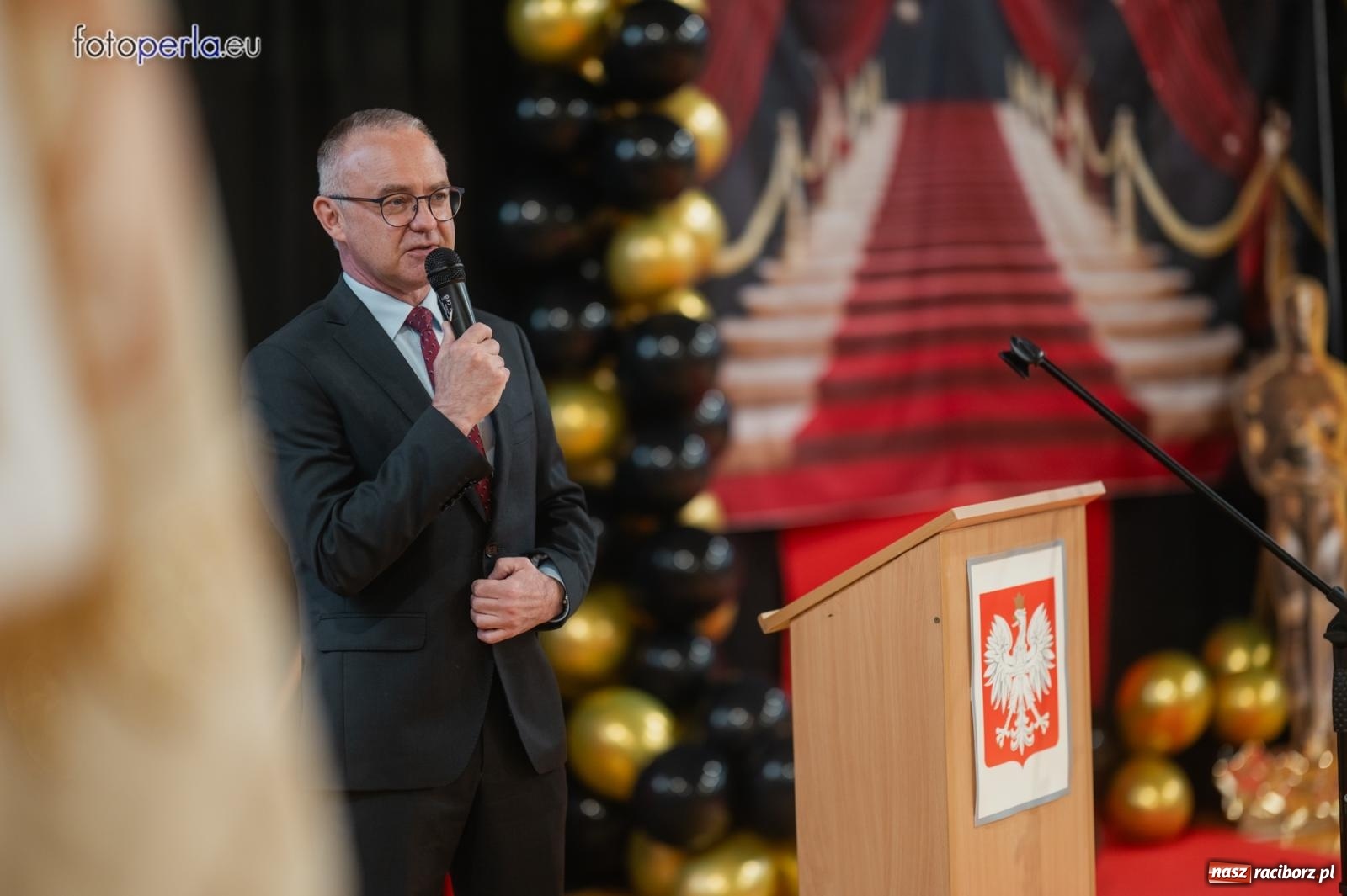 Zdjęcie w galerii na portalu naszraciborz.pl: II LO żegna swoich maturzystów. Są gotowi do podboju świata wiadomości z regionu