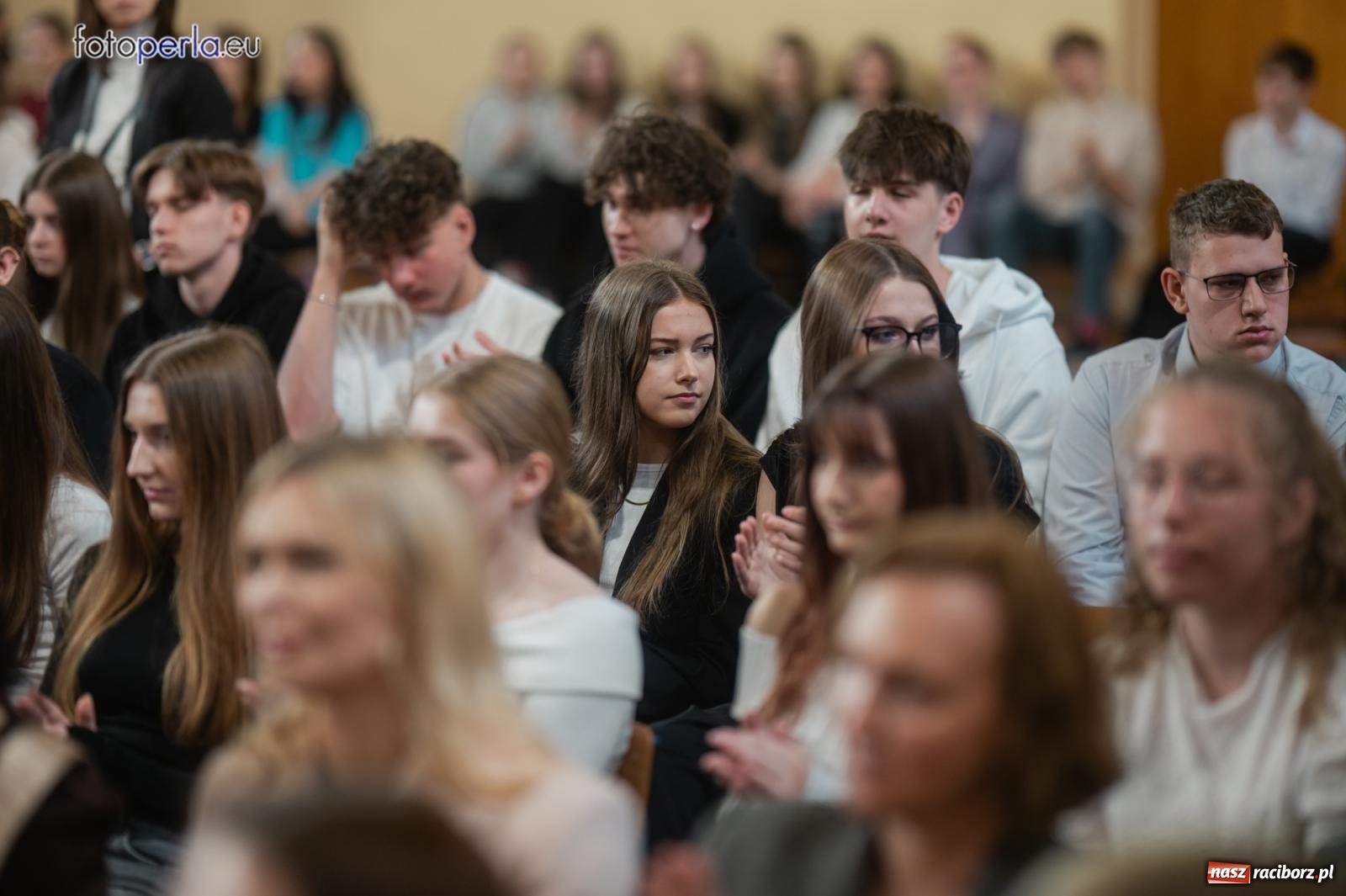 Zdjęcie w galerii na portalu naszraciborz.pl: II LO żegna swoich maturzystów. Są gotowi do podboju świata wiadomości z regionu