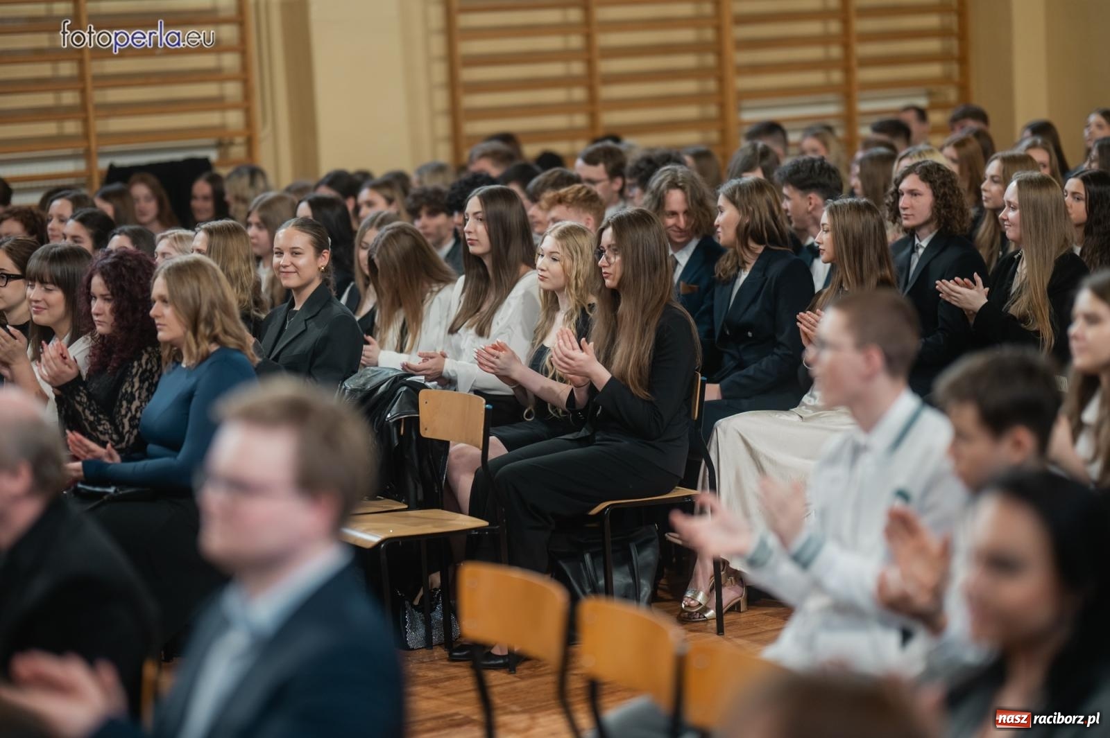 Zdjęcie w galerii na portalu naszraciborz.pl: II LO żegna swoich maturzystów. Są gotowi do podboju świata wiadomości z regionu