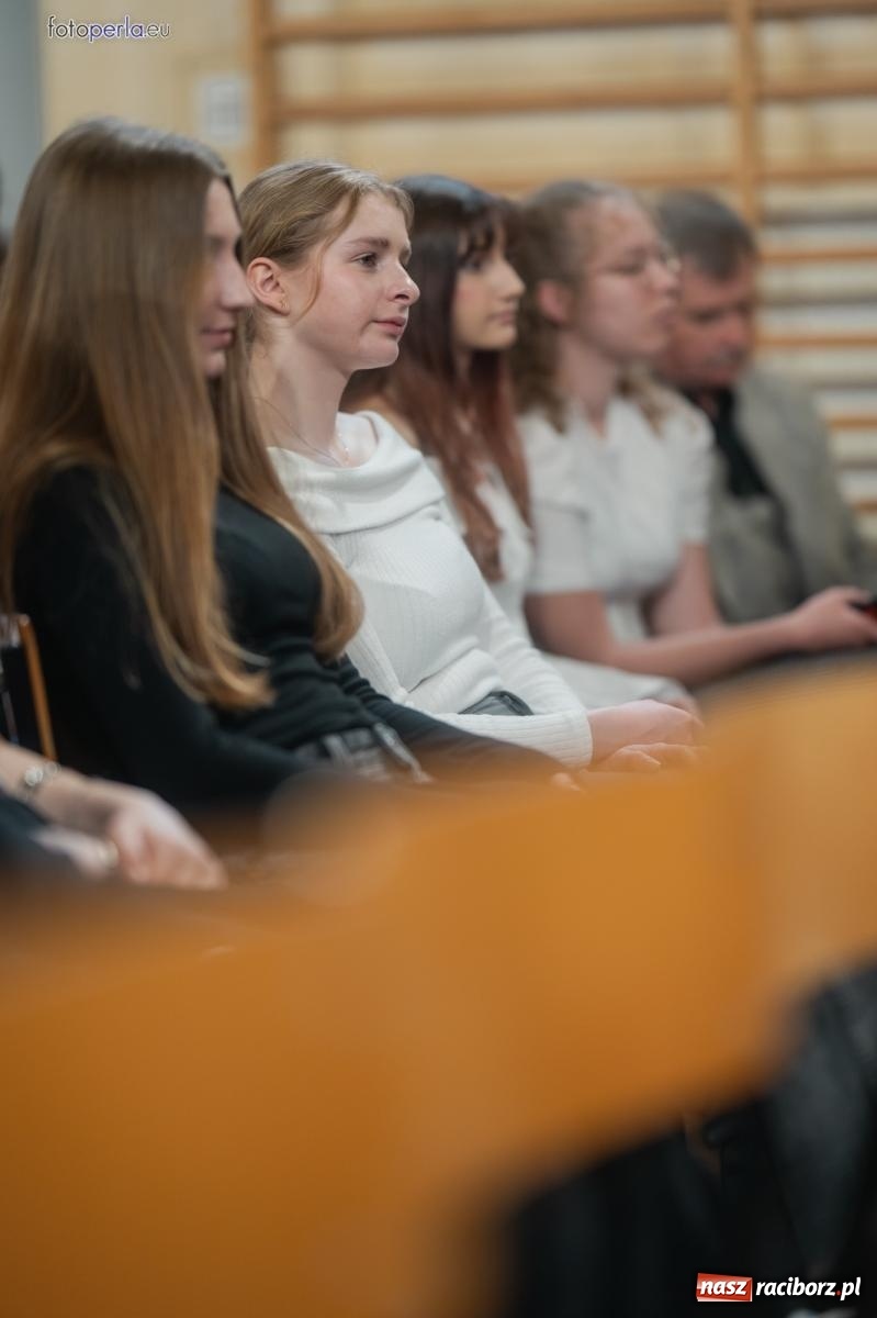 Zdjęcie w galerii na portalu naszraciborz.pl: II LO żegna swoich maturzystów. Są gotowi do podboju świata wiadomości z regionu