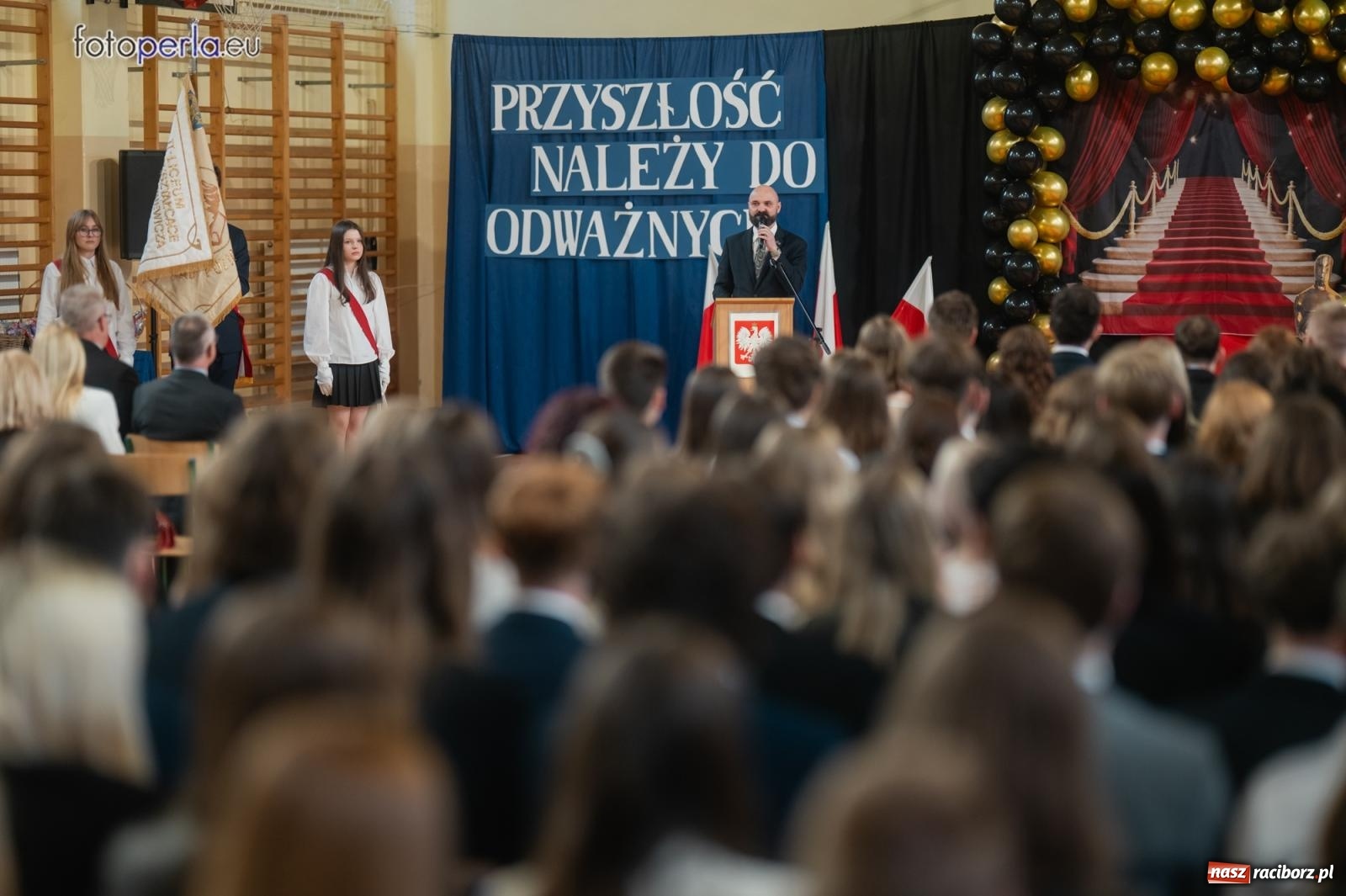 Zdjęcie w galerii na portalu naszraciborz.pl: II LO żegna swoich maturzystów. Są gotowi do podboju świata wiadomości z regionu