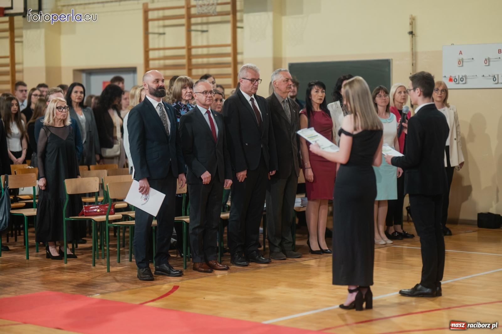 Zdjęcie w galerii na portalu naszraciborz.pl: II LO żegna swoich maturzystów. Są gotowi do podboju świata wiadomości z regionu