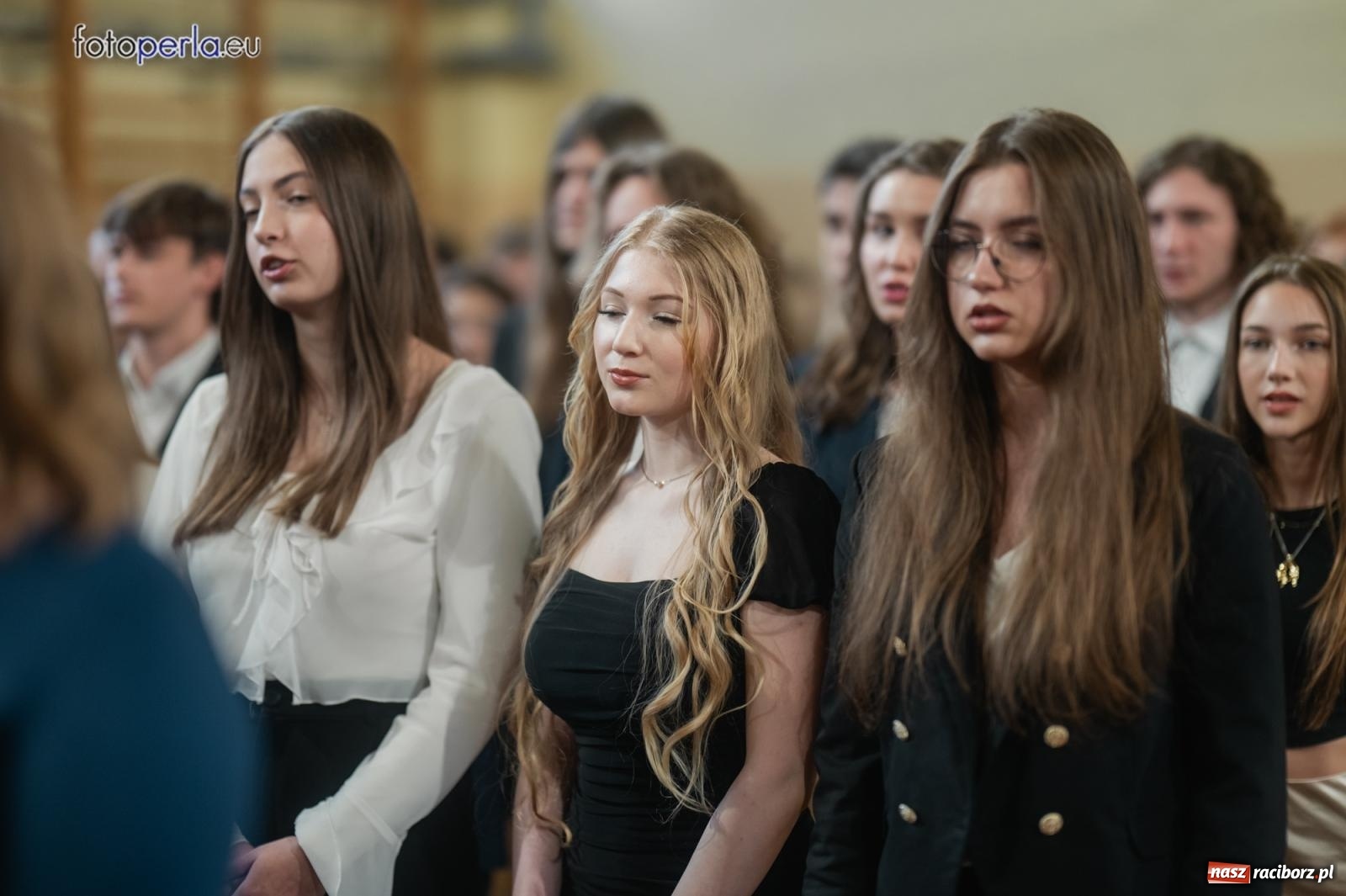 Zdjęcie w galerii na portalu naszraciborz.pl: II LO żegna swoich maturzystów. Są gotowi do podboju świata wiadomości z regionu