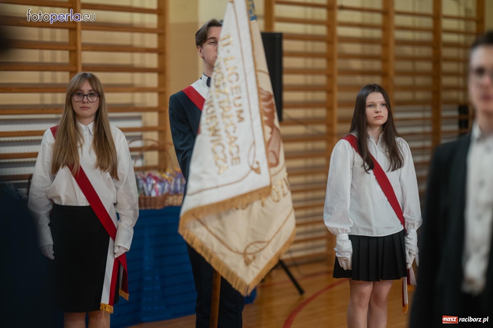 Zdjęcie w galerii na portalu naszraciborz.pl: II LO żegna swoich maturzystów. Są gotowi do podboju świata wiadomości z regionu