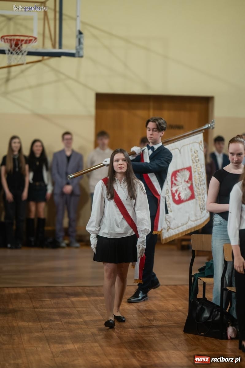 Zdjęcie w galerii na portalu naszraciborz.pl: II LO żegna swoich maturzystów. Są gotowi do podboju świata wiadomości z regionu