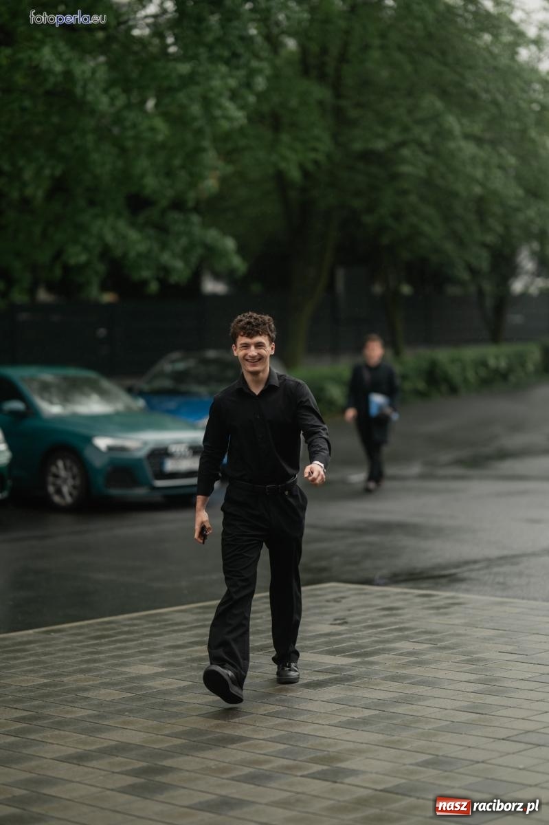 Zdjęcie w galerii na portalu naszraciborz.pl: II LO żegna swoich maturzystów. Są gotowi do podboju świata wiadomości z regionu