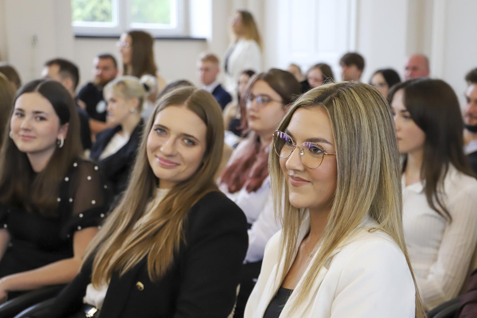 Zdjęcie w galerii na portalu naszraciborz.pl: Pożegnanie rocznika 2020/2025 w Zespole Szkół Ekonomicznych wiadomości z regionu