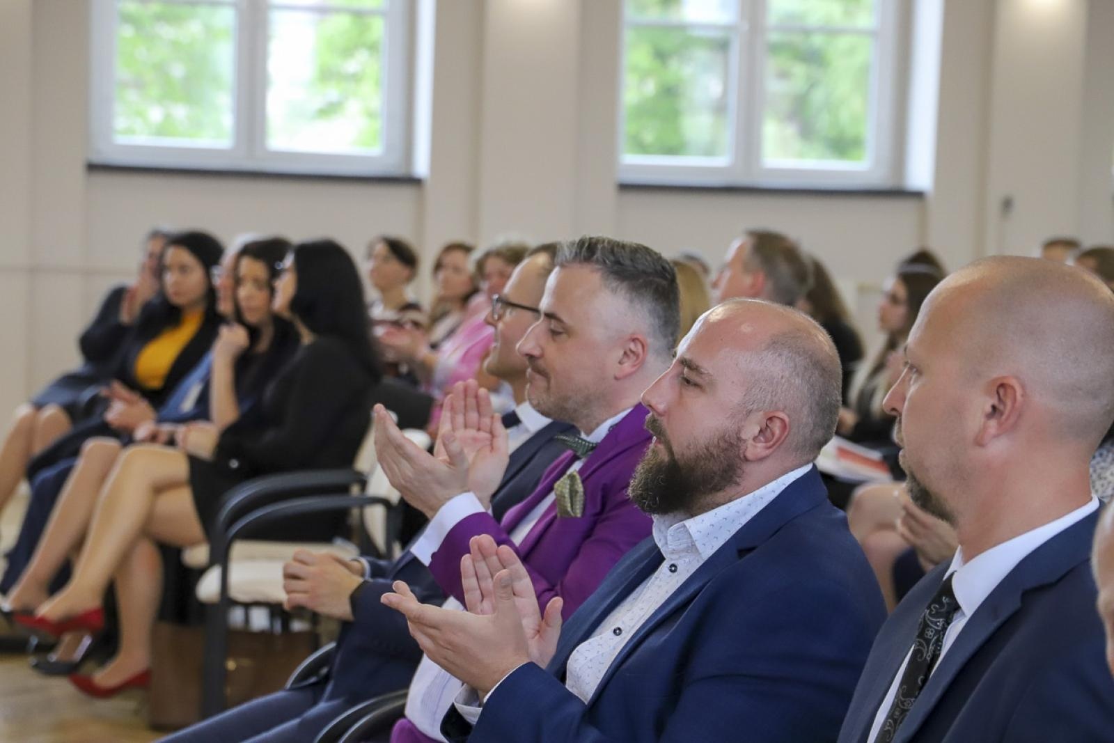 Zdjęcie w galerii na portalu naszraciborz.pl: Pożegnanie rocznika 2020/2025 w Zespole Szkół Ekonomicznych wiadomości z regionu