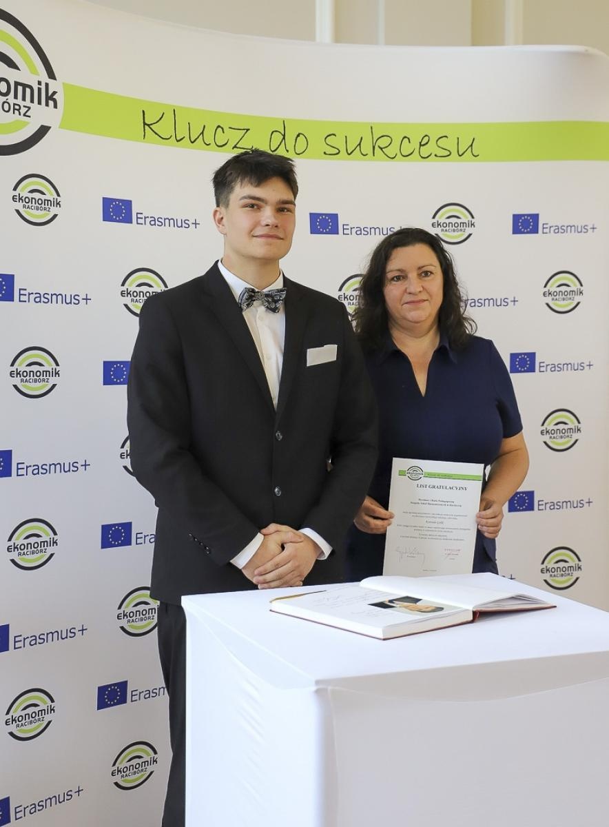 Zdjęcie w galerii na portalu naszraciborz.pl: Pożegnanie rocznika 2020/2025 w Zespole Szkół Ekonomicznych wiadomości z regionu