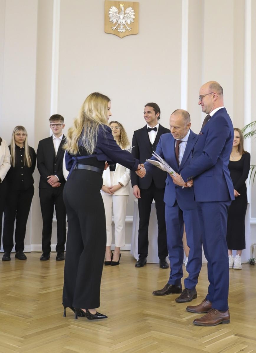 Zdjęcie w galerii na portalu naszraciborz.pl: Pożegnanie rocznika 2020/2025 w Zespole Szkół Ekonomicznych wiadomości z regionu