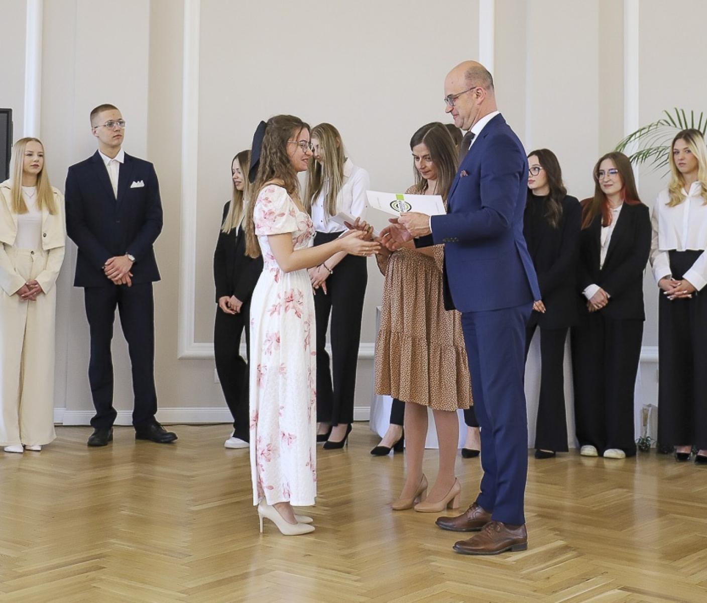 Zdjęcie w galerii na portalu naszraciborz.pl: Pożegnanie rocznika 2020/2025 w Zespole Szkół Ekonomicznych wiadomości z regionu