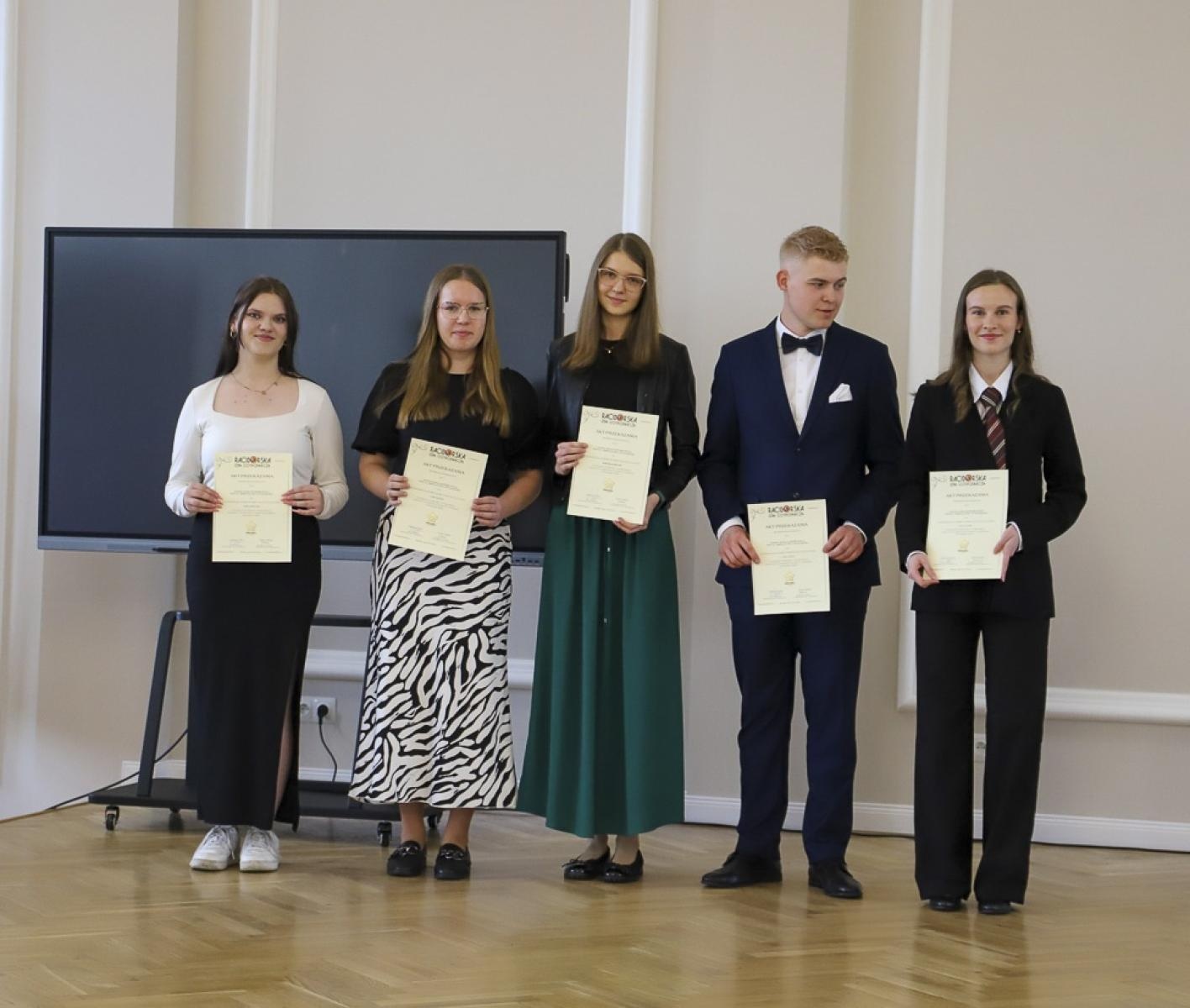 Zdjęcie w galerii na portalu naszraciborz.pl: Pożegnanie rocznika 2020/2025 w Zespole Szkół Ekonomicznych wiadomości z regionu