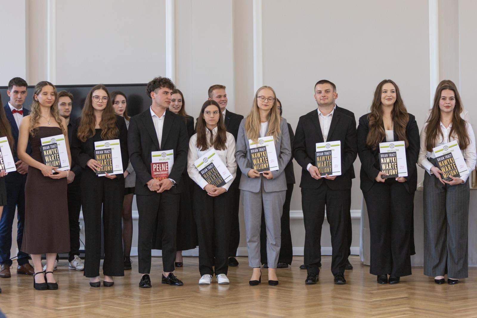 Zdjęcie w galerii na portalu naszraciborz.pl: Pożegnanie rocznika 2020/2025 w Zespole Szkół Ekonomicznych wiadomości z regionu