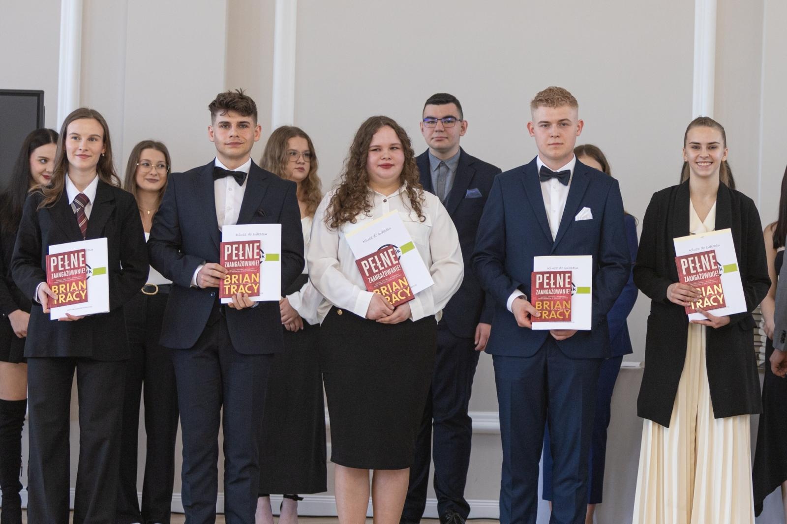 Zdjęcie w galerii na portalu naszraciborz.pl: Pożegnanie rocznika 2020/2025 w Zespole Szkół Ekonomicznych wiadomości z regionu