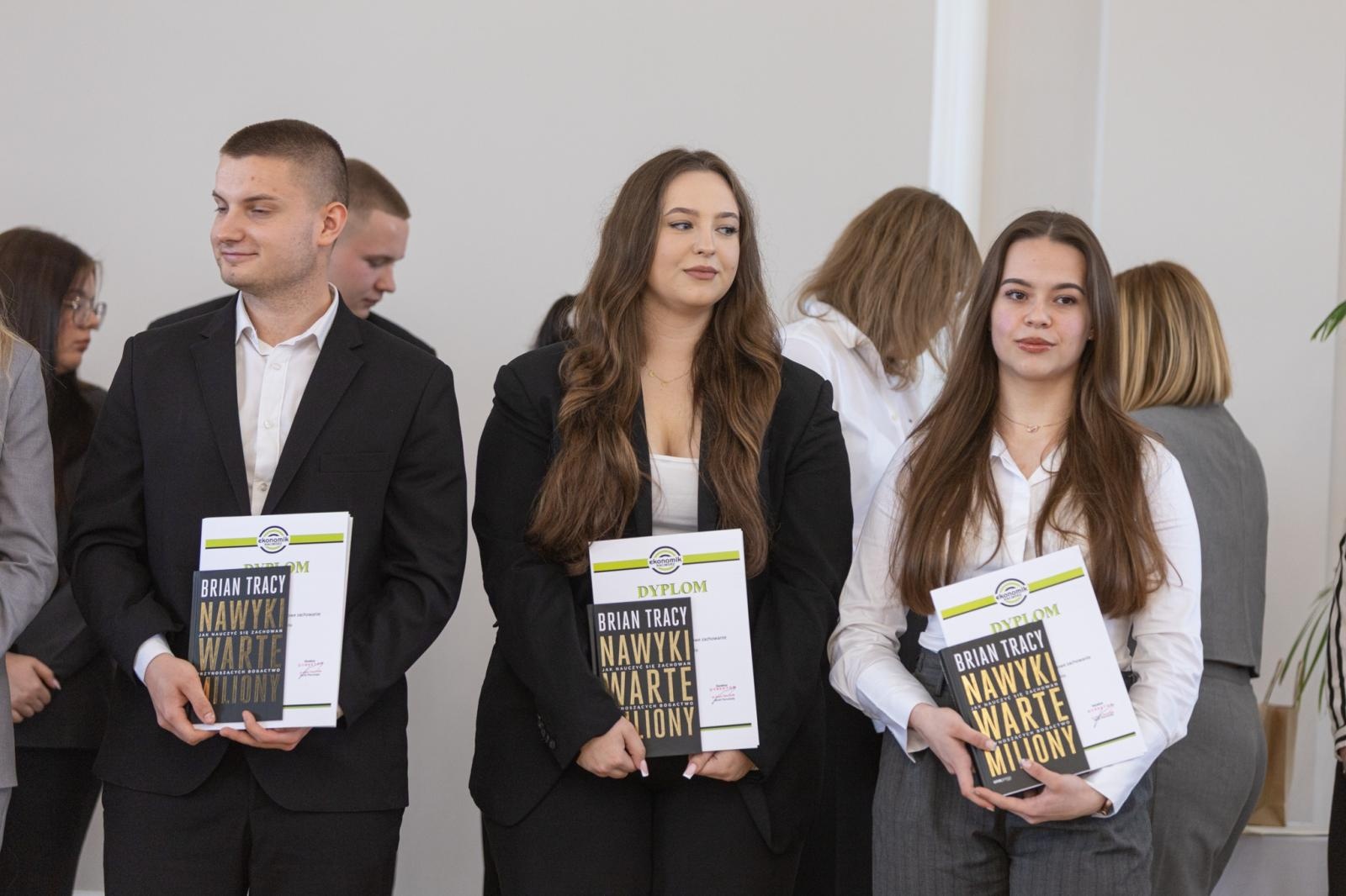 Zdjęcie w galerii na portalu naszraciborz.pl: Pożegnanie rocznika 2020/2025 w Zespole Szkół Ekonomicznych wiadomości z regionu