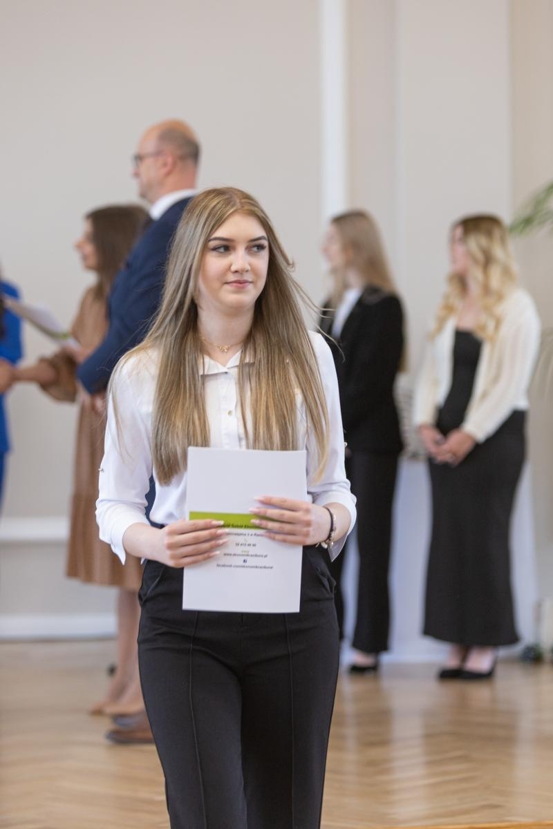 Zdjęcie w galerii na portalu naszraciborz.pl: Pożegnanie rocznika 2020/2025 w Zespole Szkół Ekonomicznych wiadomości z regionu