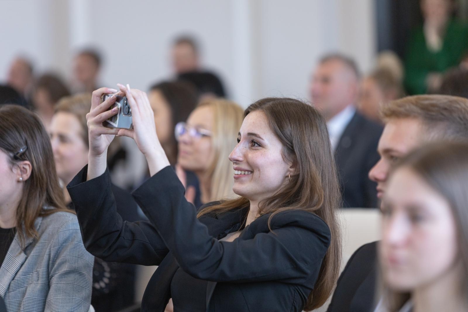 Zdjęcie w galerii na portalu naszraciborz.pl: Pożegnanie rocznika 2020/2025 w Zespole Szkół Ekonomicznych wiadomości z regionu