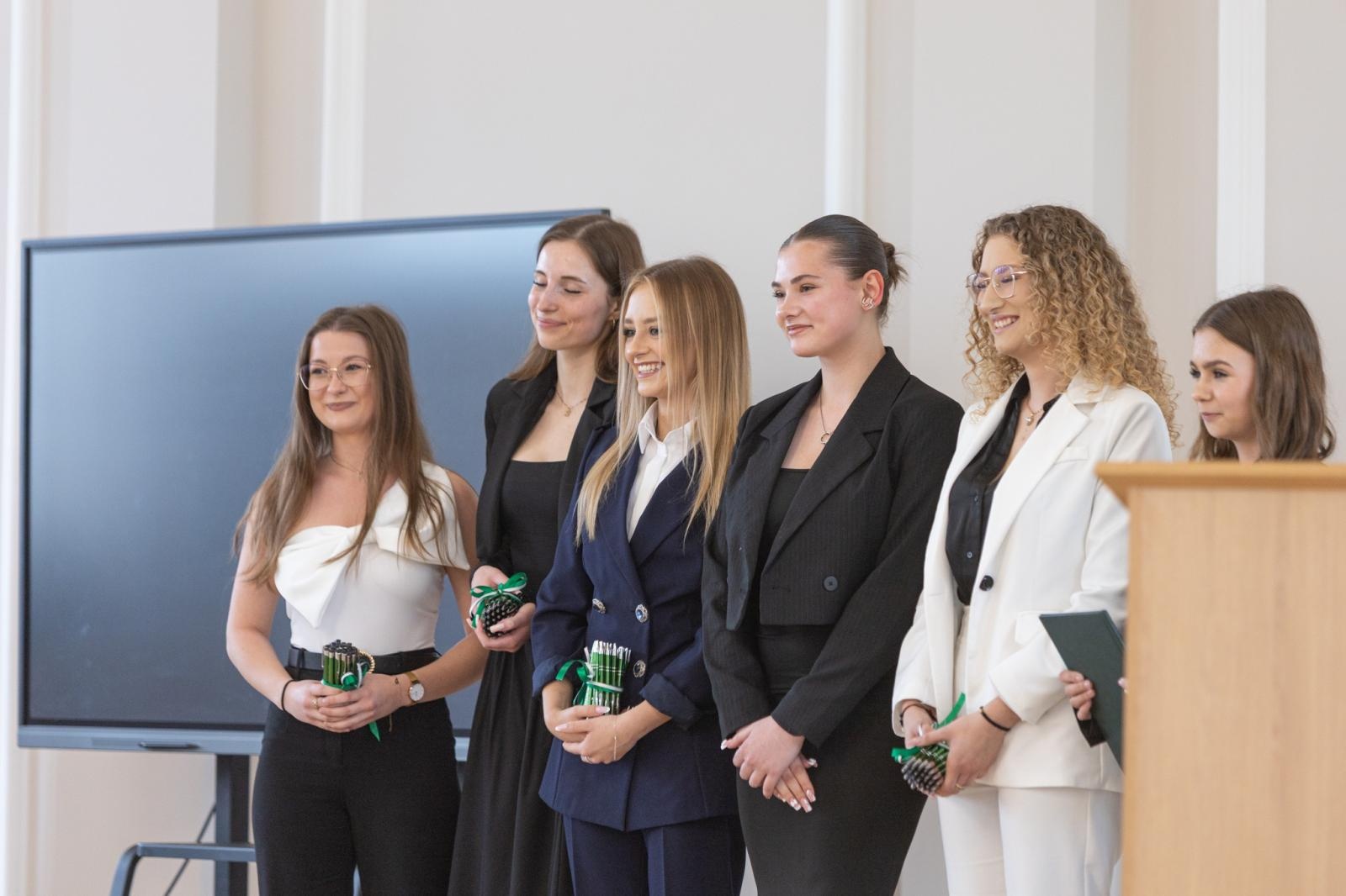 Zdjęcie w galerii na portalu naszraciborz.pl: Pożegnanie rocznika 2020/2025 w Zespole Szkół Ekonomicznych wiadomości z regionu