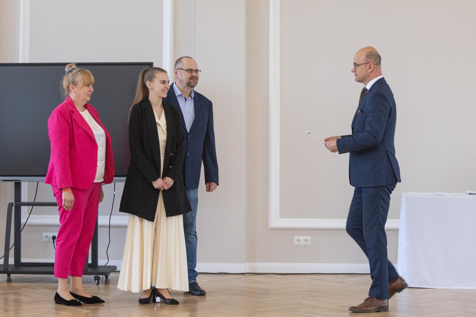 Zdjęcie w galerii na portalu naszraciborz.pl: Pożegnanie rocznika 2020/2025 w Zespole Szkół Ekonomicznych wiadomości z regionu