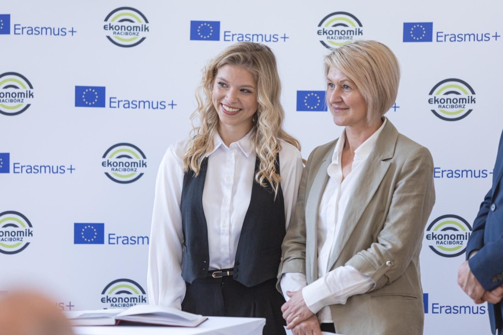 Zdjęcie w galerii na portalu naszraciborz.pl: Pożegnanie rocznika 2020/2025 w Zespole Szkół Ekonomicznych wiadomości z regionu