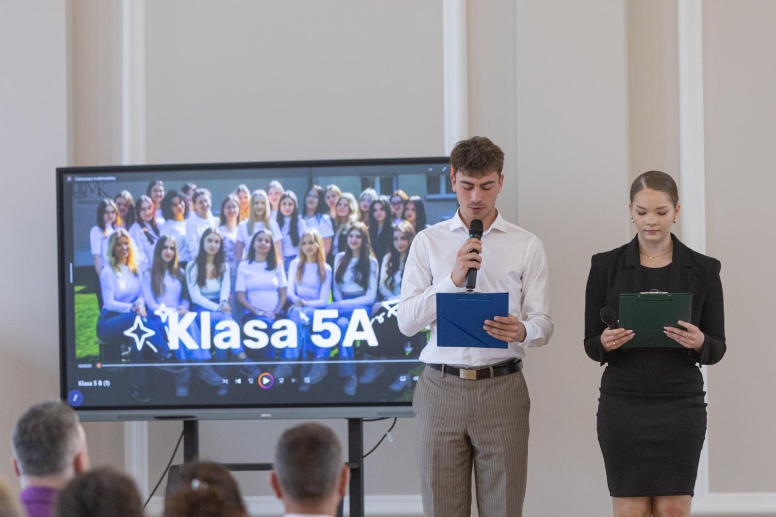 Zdjęcie w galerii na portalu naszraciborz.pl: Pożegnanie rocznika 2020/2025 w Zespole Szkół Ekonomicznych wiadomości z regionu