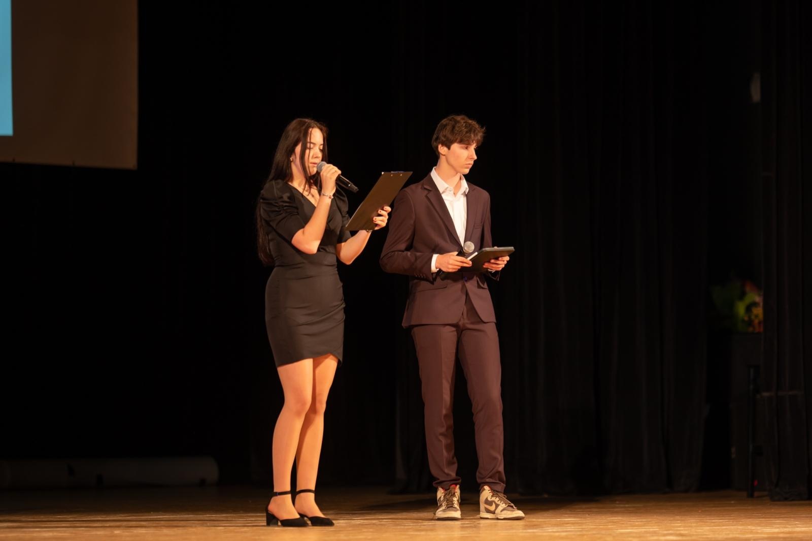 Zdjęcie w galerii na portalu naszraciborz.pl: Pożegnanie absolwentów Kasprowicza w RCK wiadomości z regionu