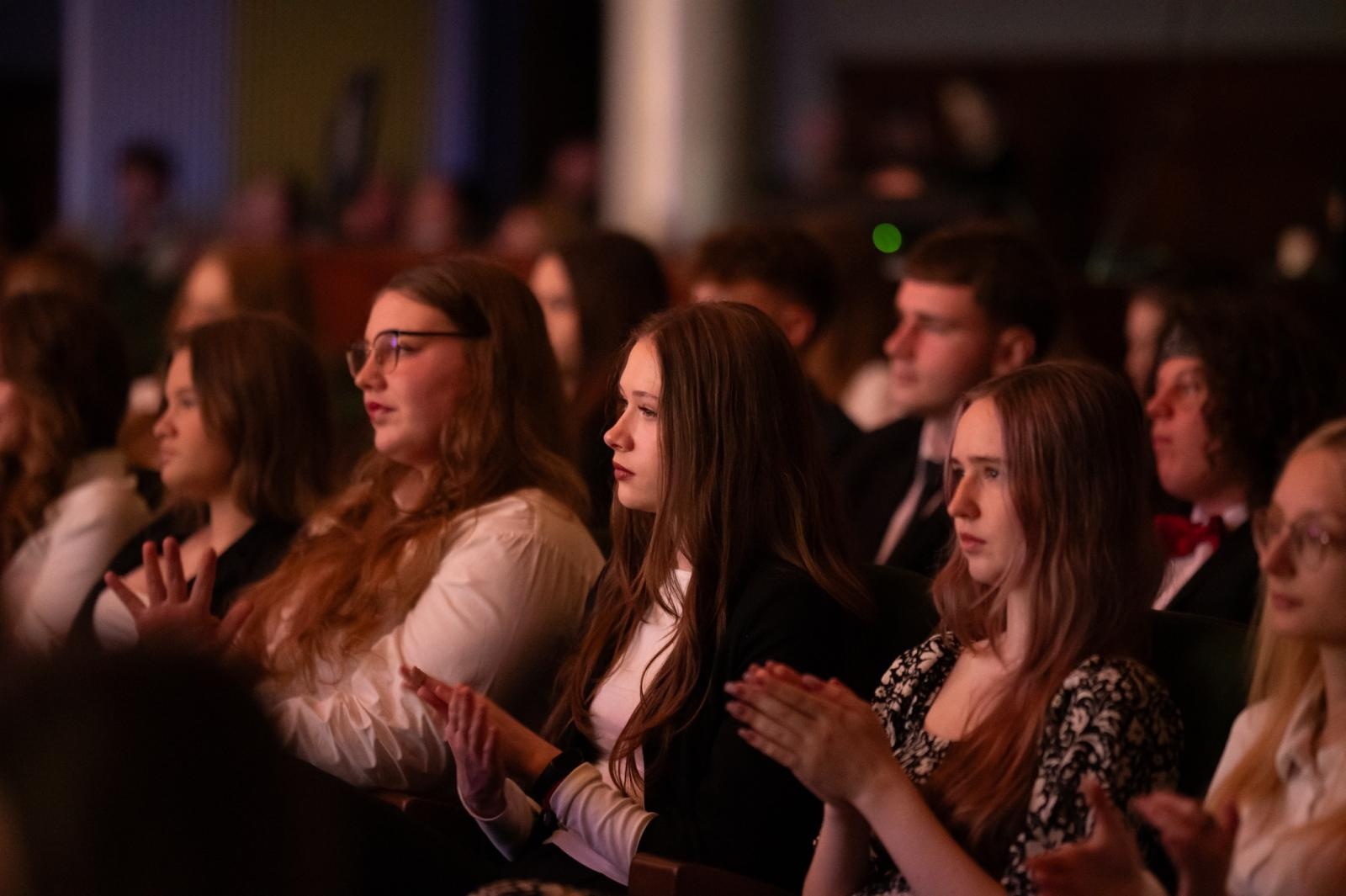 Zdjęcie w galerii na portalu naszraciborz.pl: Pożegnanie absolwentów Kasprowicza w RCK wiadomości z regionu
