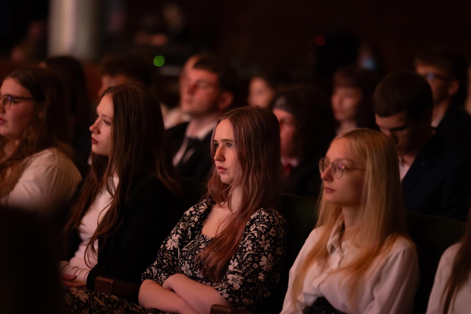 Zdjęcie w galerii na portalu naszraciborz.pl: Pożegnanie absolwentów Kasprowicza w RCK wiadomości z regionu