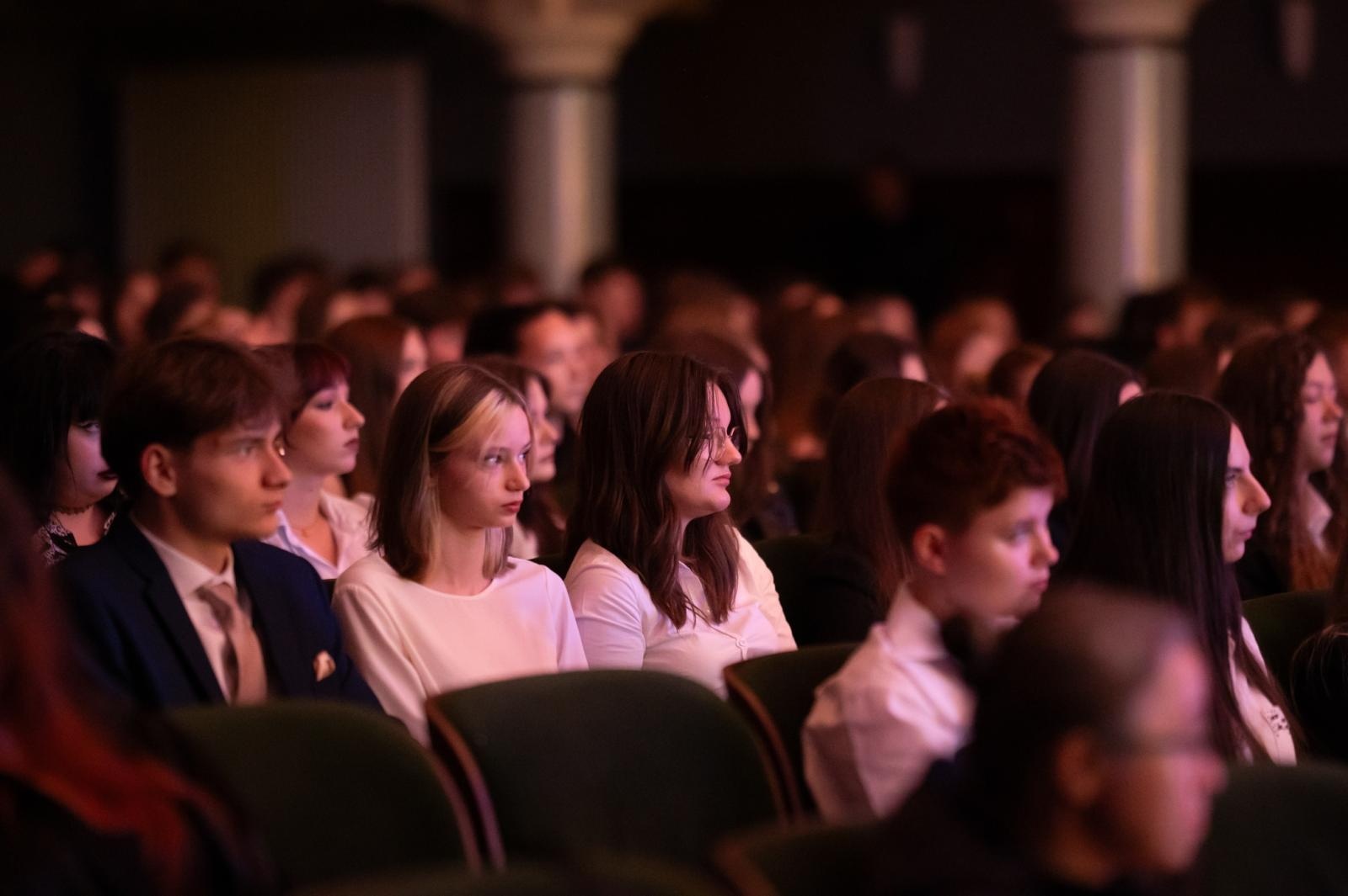 Zdjęcie w galerii na portalu naszraciborz.pl: Pożegnanie absolwentów Kasprowicza w RCK wiadomości z regionu