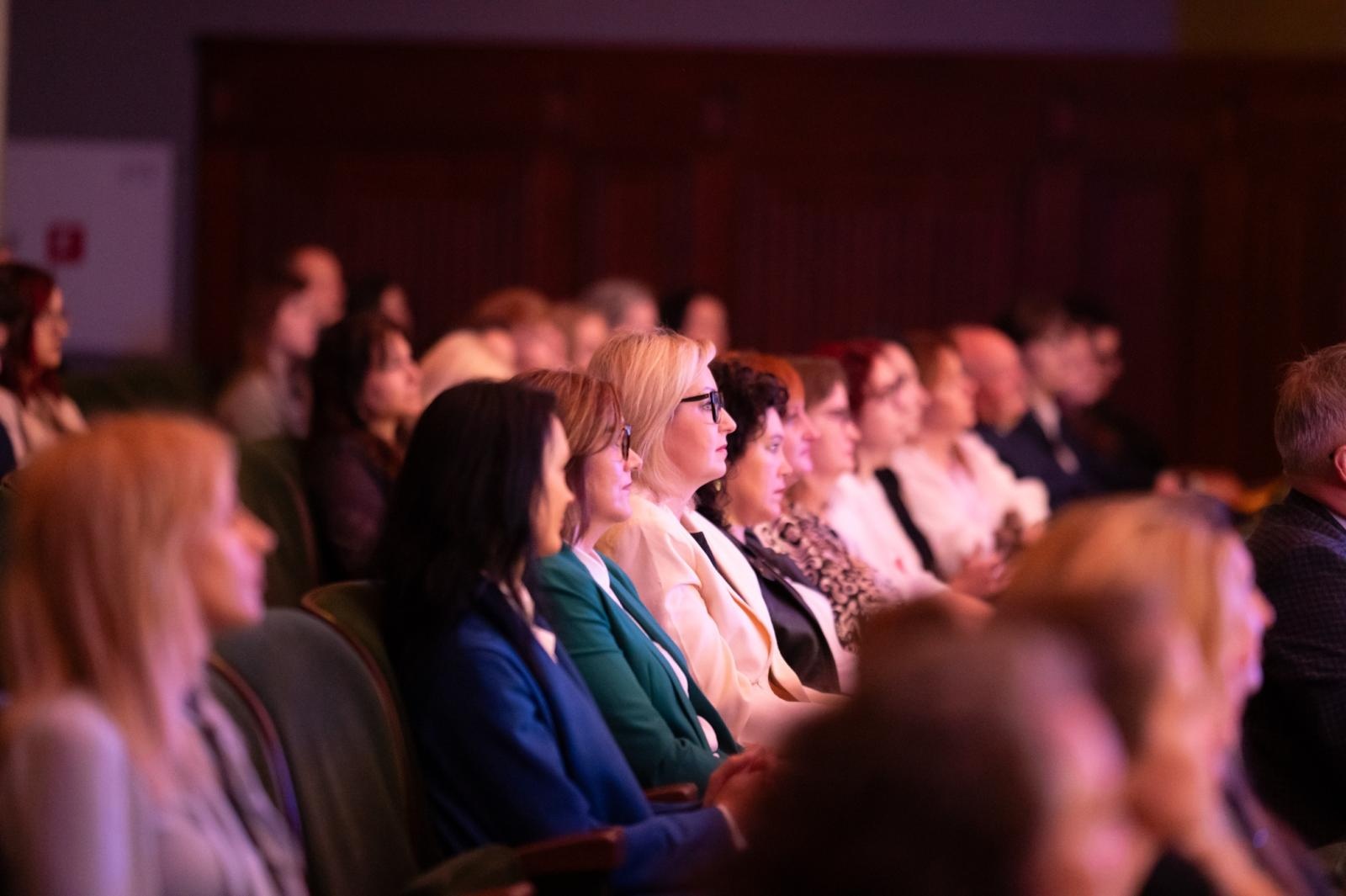 Zdjęcie w galerii na portalu naszraciborz.pl: Pożegnanie absolwentów Kasprowicza w RCK wiadomości z regionu