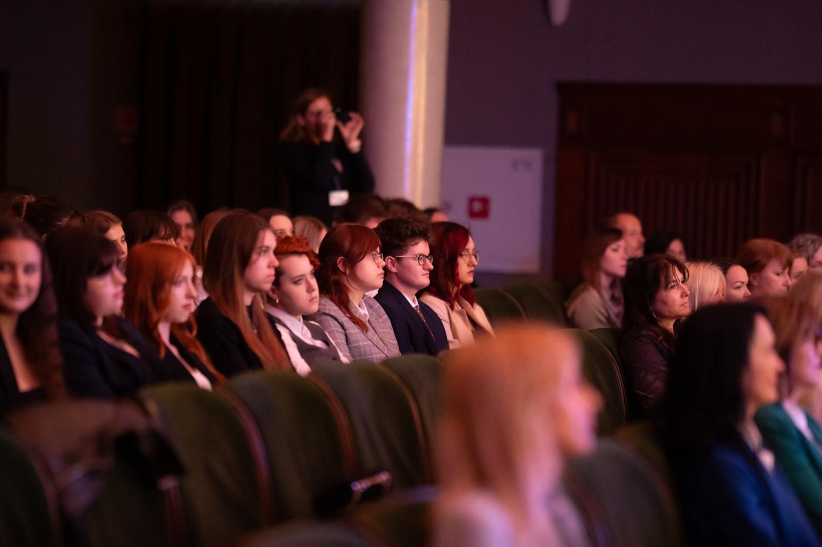 Zdjęcie w galerii na portalu naszraciborz.pl: Pożegnanie absolwentów Kasprowicza w RCK wiadomości z regionu