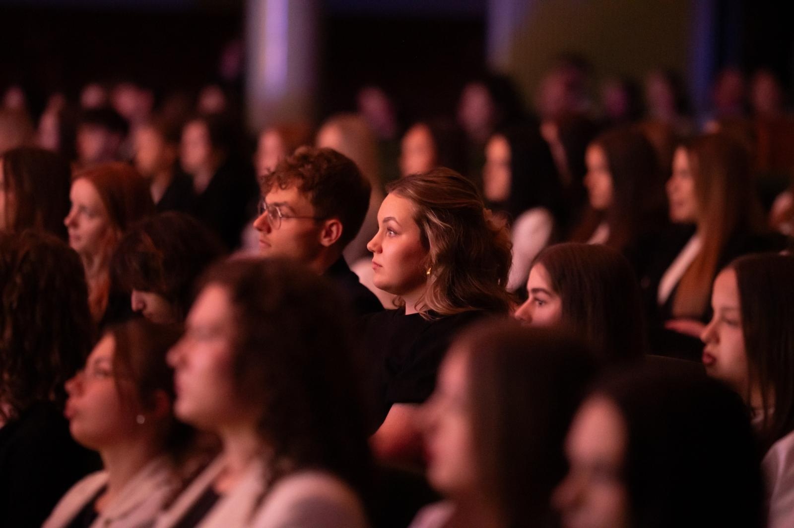 Zdjęcie w galerii na portalu naszraciborz.pl: Pożegnanie absolwentów Kasprowicza w RCK wiadomości z regionu