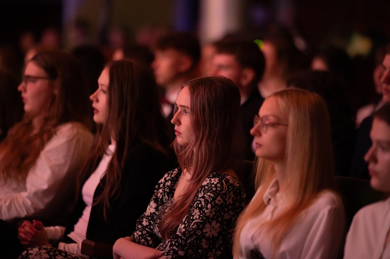Zdjęcie w galerii na portalu naszraciborz.pl: Pożegnanie absolwentów Kasprowicza w RCK wiadomości z regionu