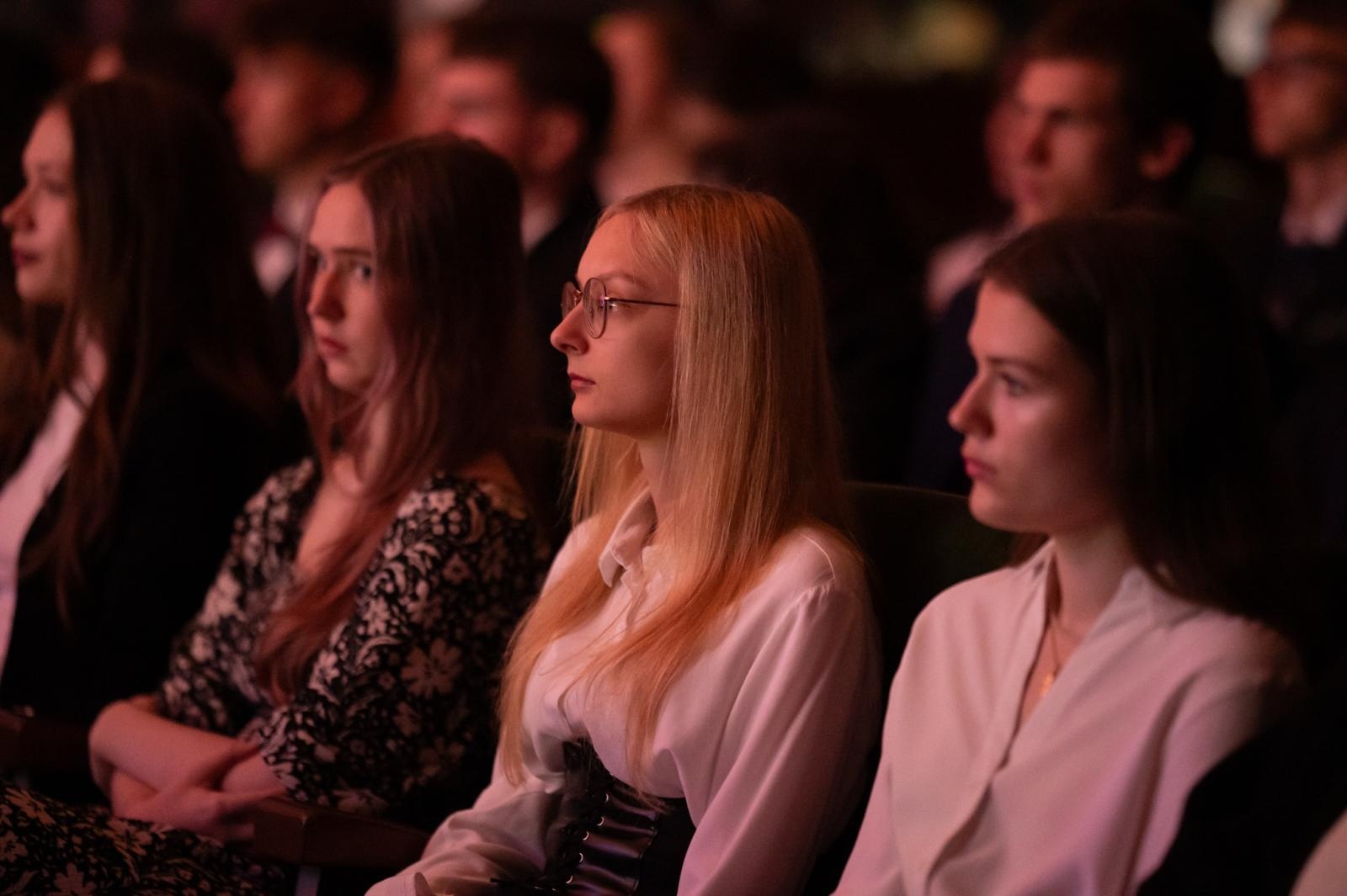 Zdjęcie w galerii na portalu naszraciborz.pl: Pożegnanie absolwentów Kasprowicza w RCK wiadomości z regionu