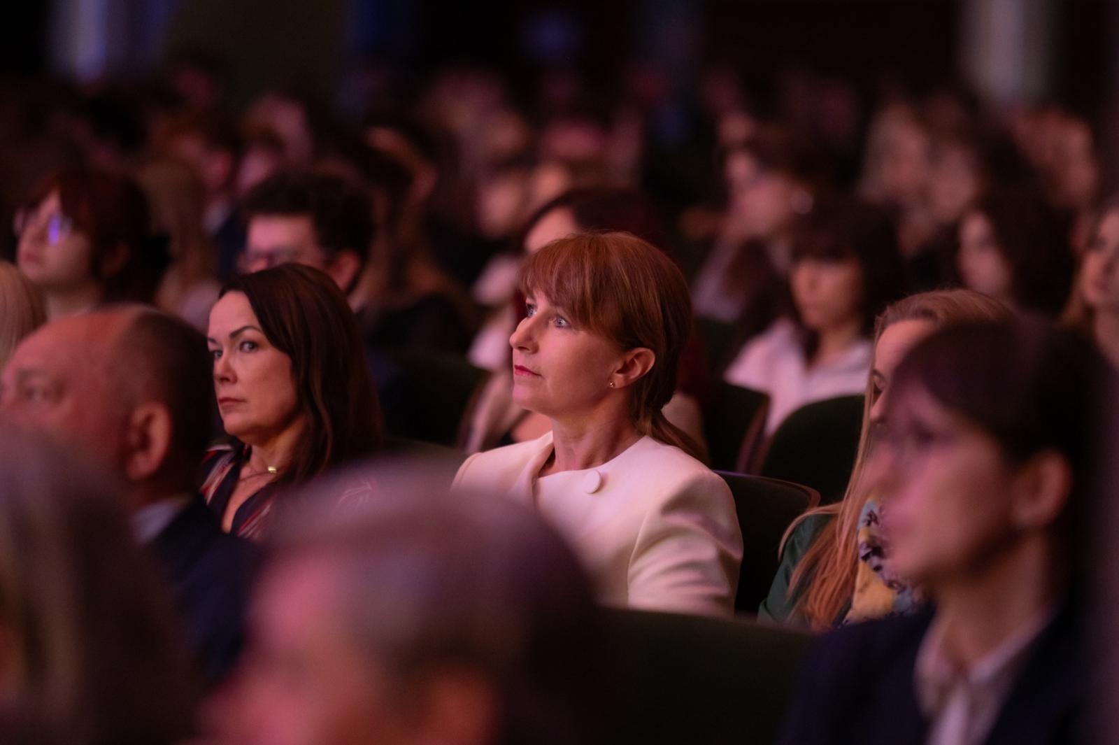 Zdjęcie w galerii na portalu naszraciborz.pl: Pożegnanie absolwentów Kasprowicza w RCK wiadomości z regionu