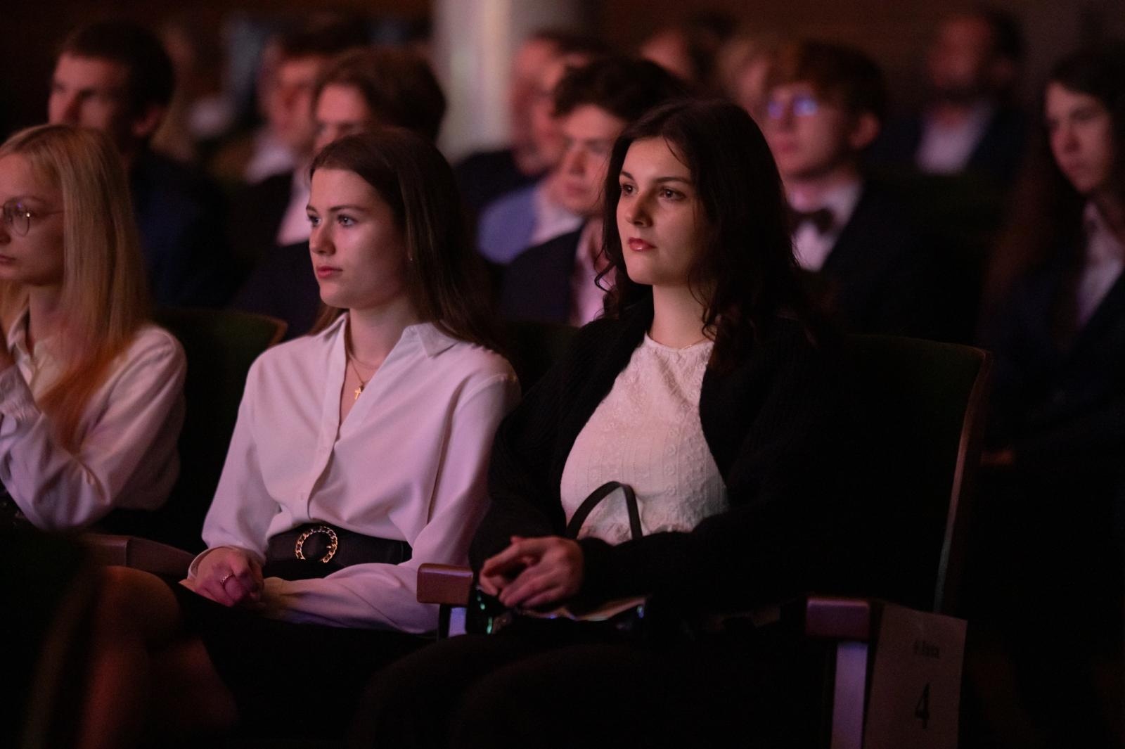 Zdjęcie w galerii na portalu naszraciborz.pl: Pożegnanie absolwentów Kasprowicza w RCK wiadomości z regionu