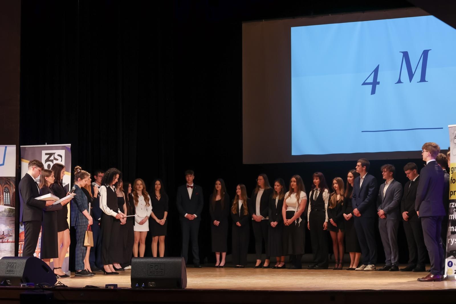 Zdjęcie w galerii na portalu naszraciborz.pl: Pożegnanie absolwentów Kasprowicza w RCK wiadomości z regionu