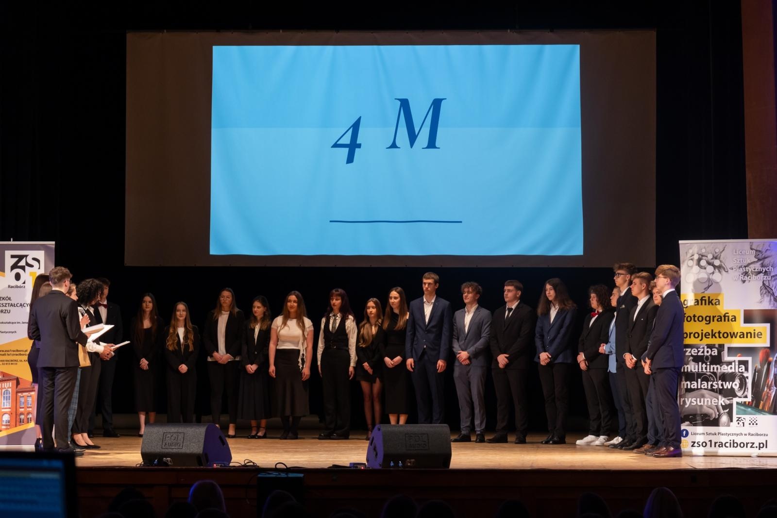 Zdjęcie w galerii na portalu naszraciborz.pl: Pożegnanie absolwentów Kasprowicza w RCK wiadomości z regionu