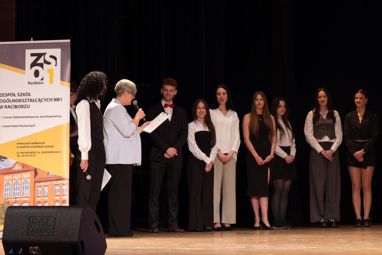 Zdjęcie w galerii na portalu naszraciborz.pl: Pożegnanie absolwentów Kasprowicza w RCK wiadomości z regionu