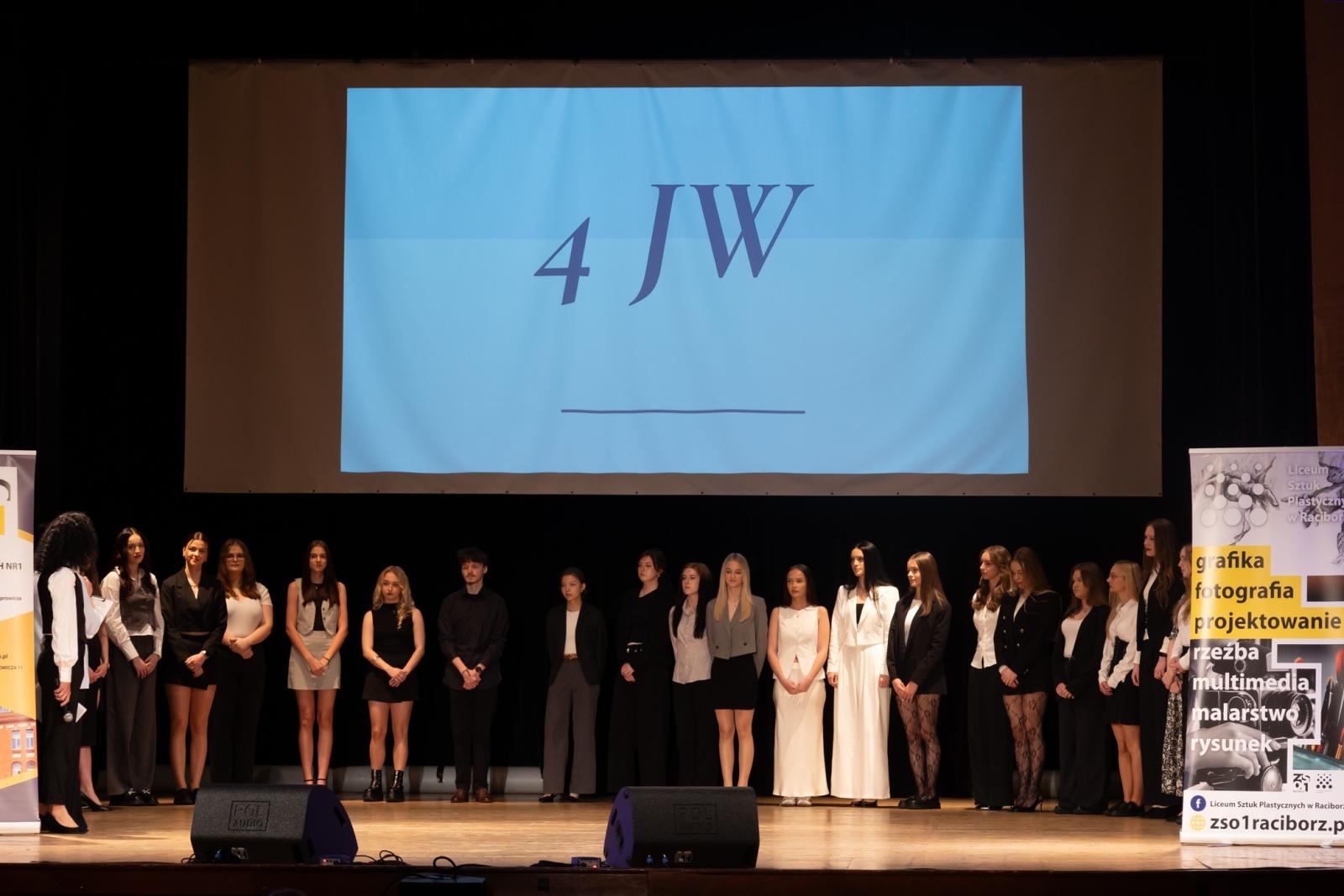 Zdjęcie w galerii na portalu naszraciborz.pl: Pożegnanie absolwentów Kasprowicza w RCK wiadomości z regionu