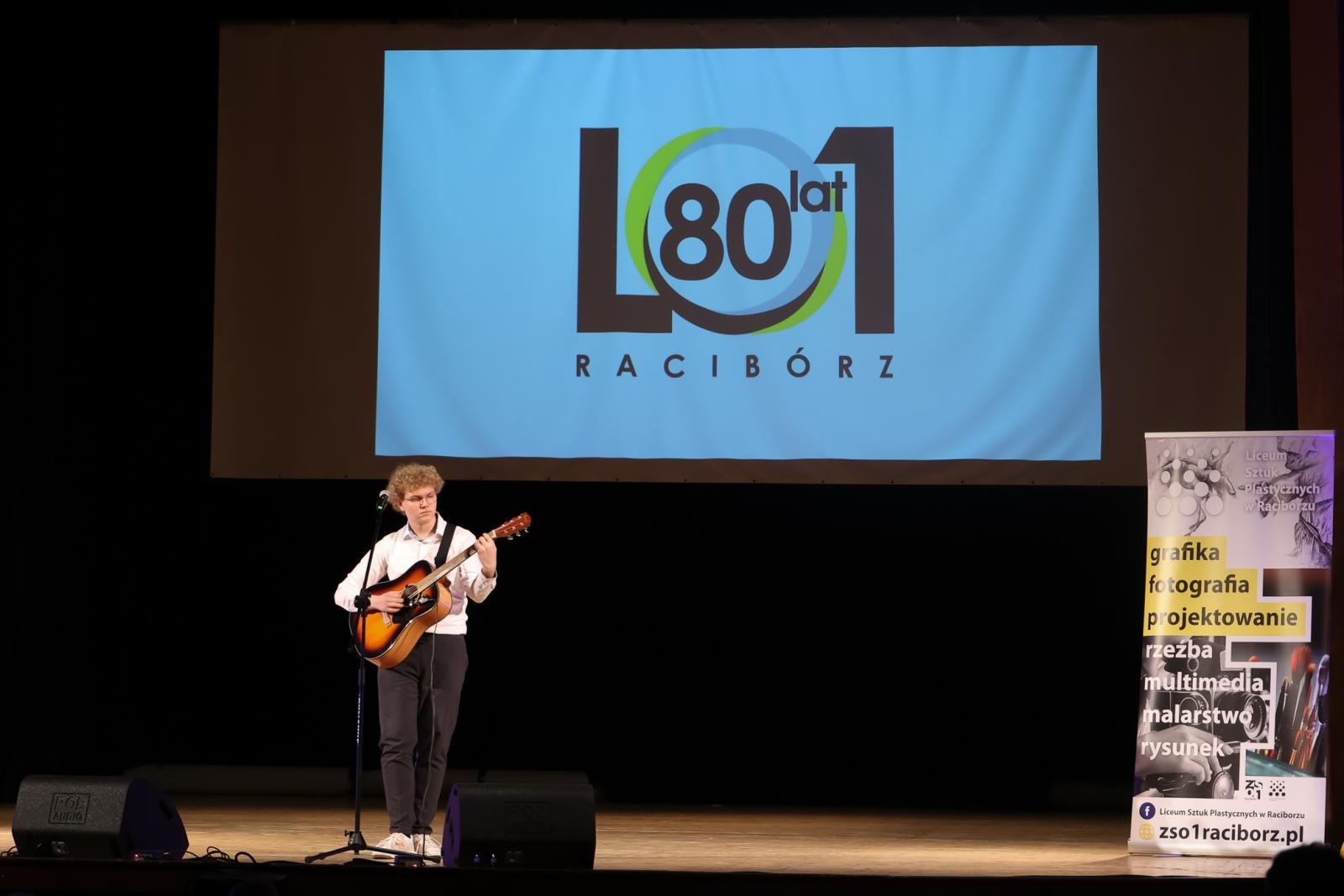 Zdjęcie w galerii na portalu naszraciborz.pl: Pożegnanie absolwentów Kasprowicza w RCK wiadomości z regionu