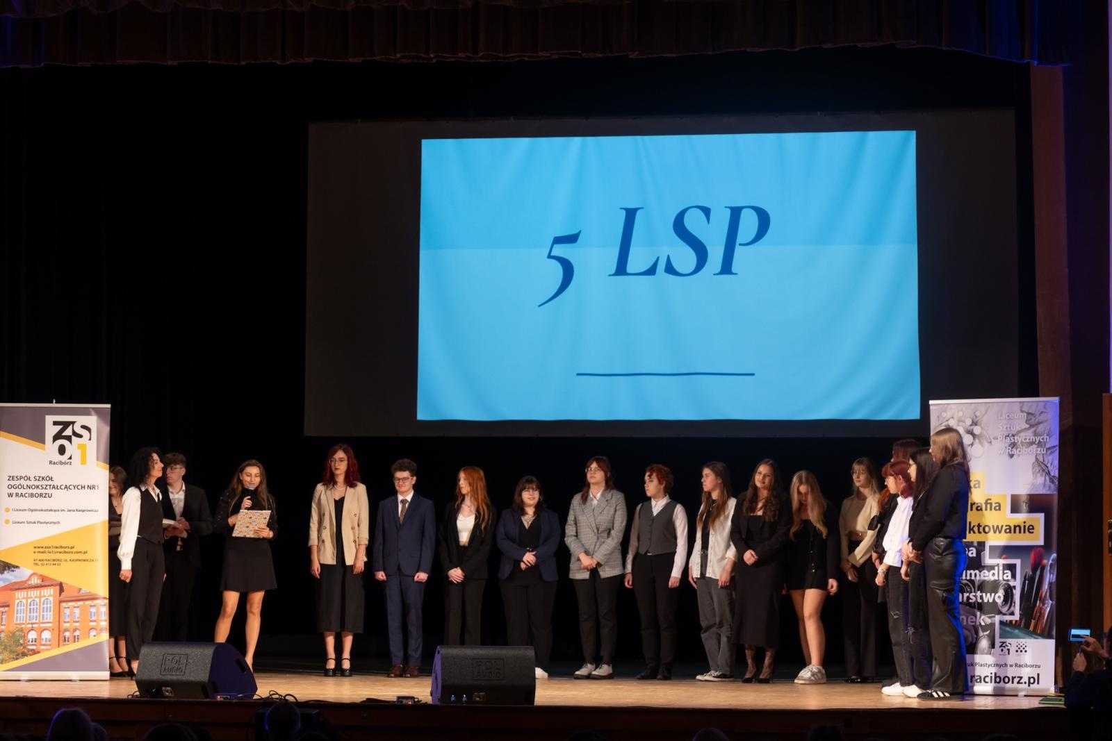 Zdjęcie w galerii na portalu naszraciborz.pl: Pożegnanie absolwentów Kasprowicza w RCK wiadomości z regionu